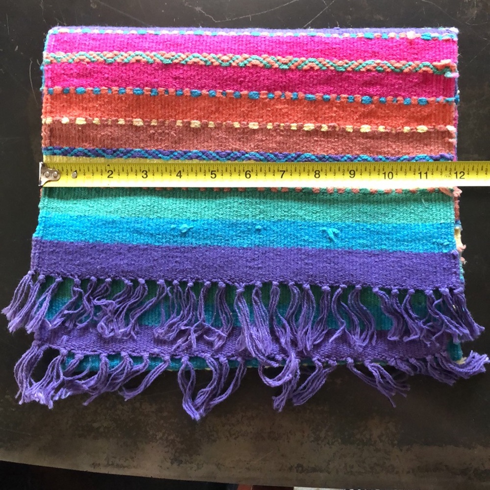 Woven table runner - Picture 4 of 4